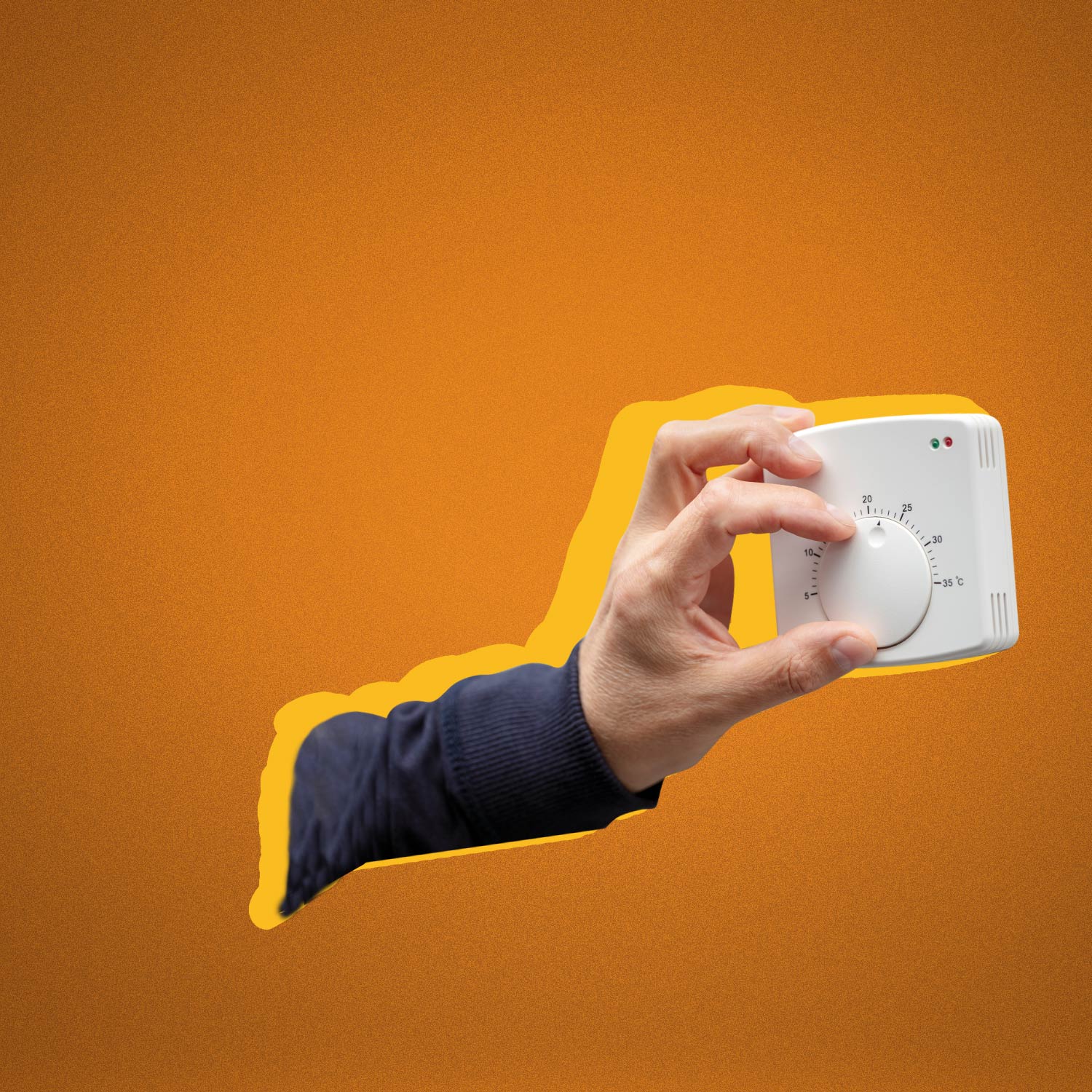 Eine Hand dreht an einem Thermostat. Mit Wärmedämmung kann man Heizenergie sparen.